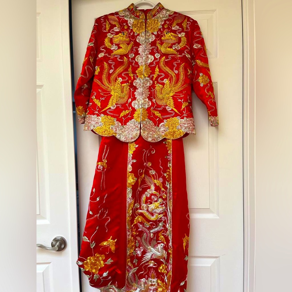 Chinese Traditional Wedding Dress
Golden Qun Kwa